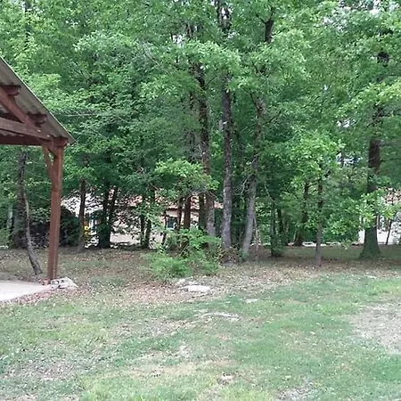 Hermitage Des 4 Saisons مكان تخييم *
